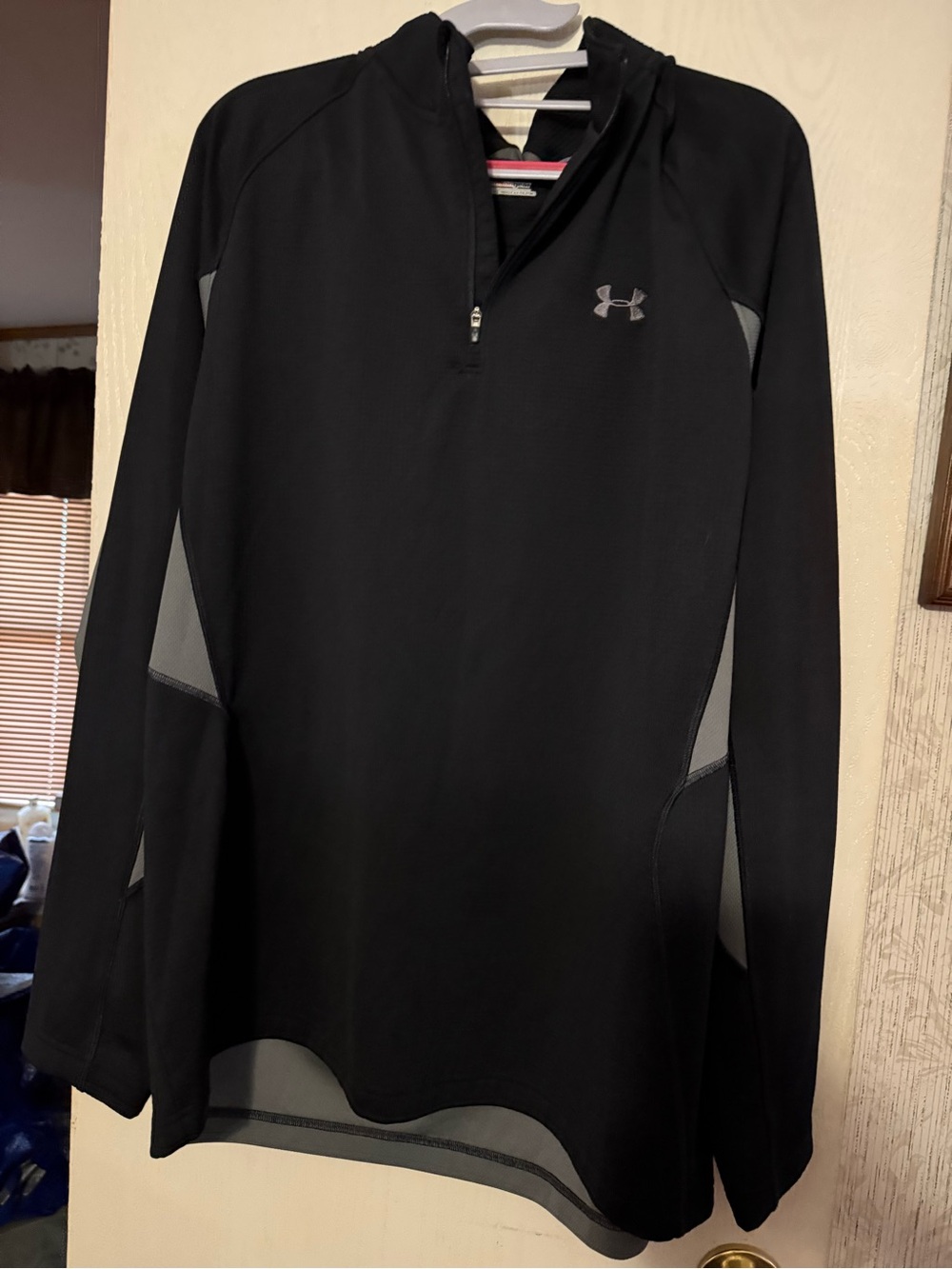 Under Armour Men’s Black Zip-Up Hooded Performance Pullover